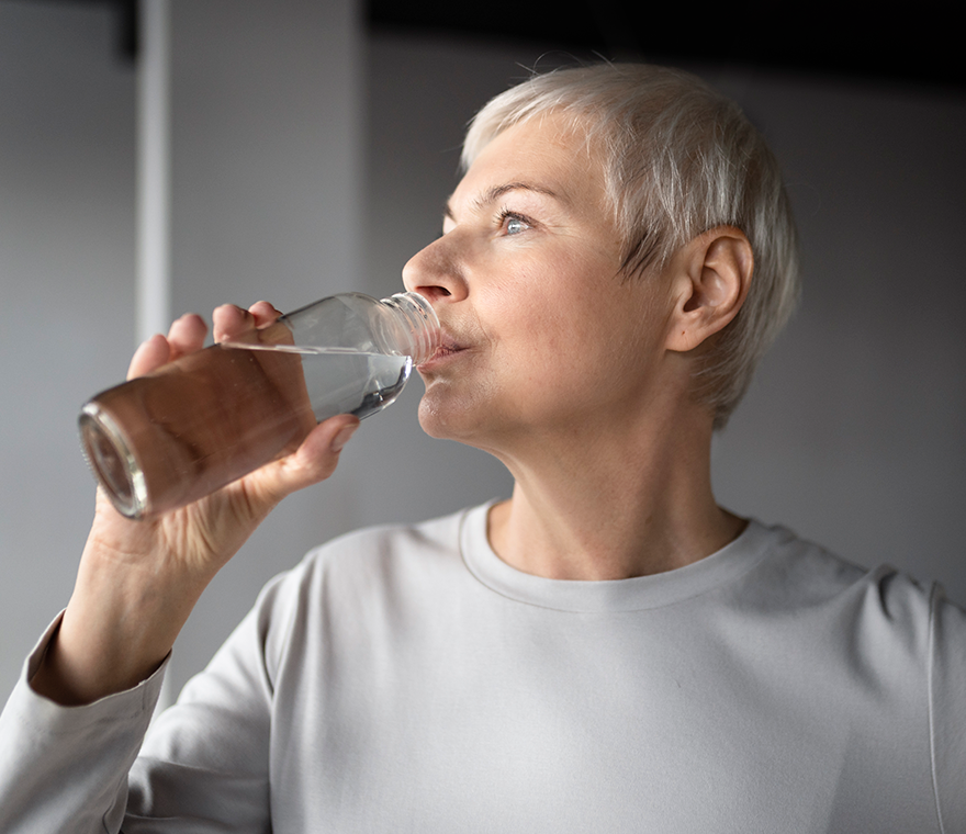A importância da água para um envelhecimento ativo e saudável